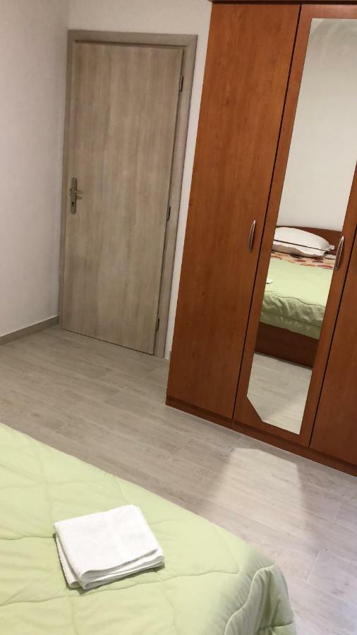 Apartmans And Rooms "Slavica" Novaglia Esterno foto