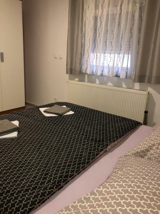 Apartmans And Rooms "Slavica" Novaglia Esterno foto