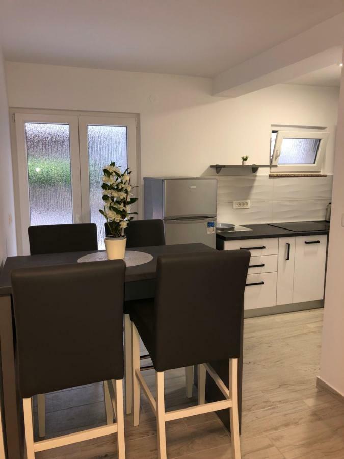 Apartmans And Rooms "Slavica" Novaglia Esterno foto