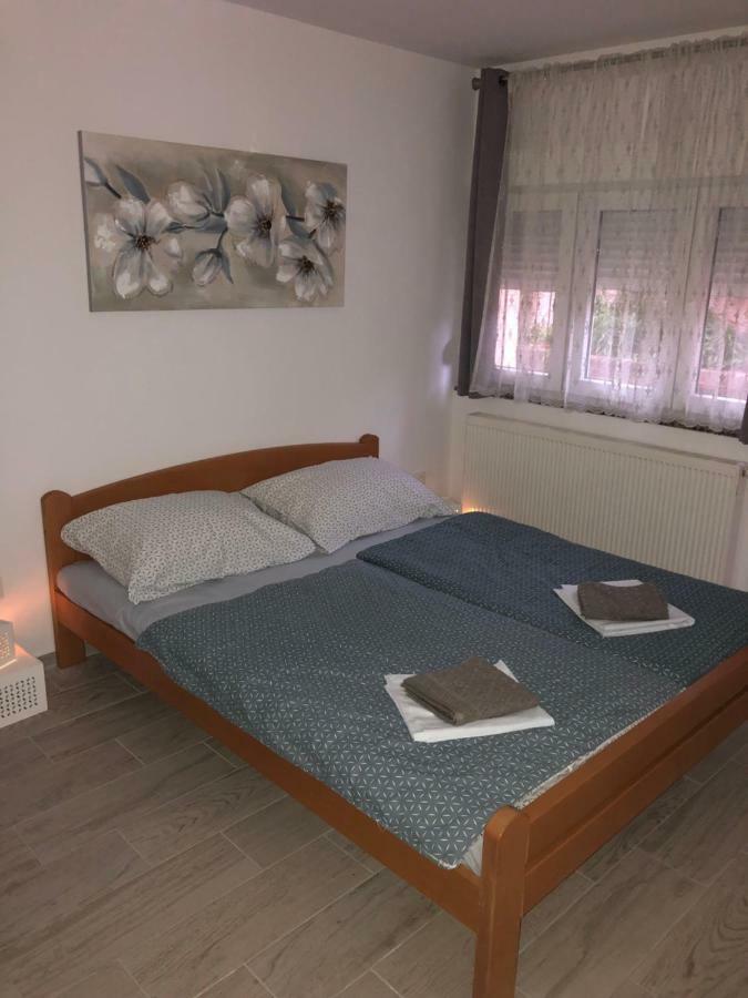 Apartmans And Rooms "Slavica" Novaglia Esterno foto