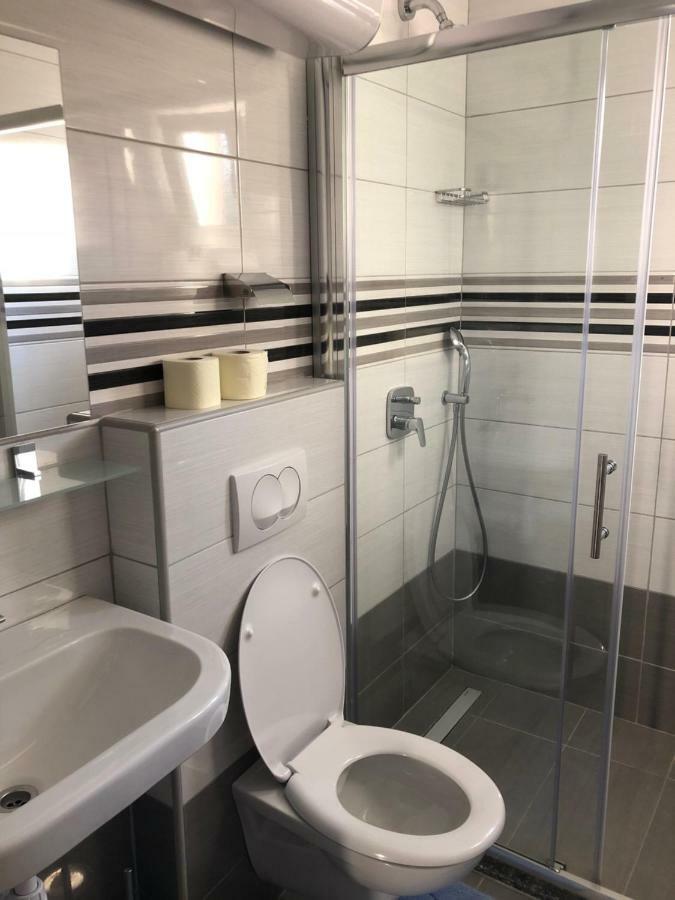 Apartmans And Rooms "Slavica" Novaglia Esterno foto