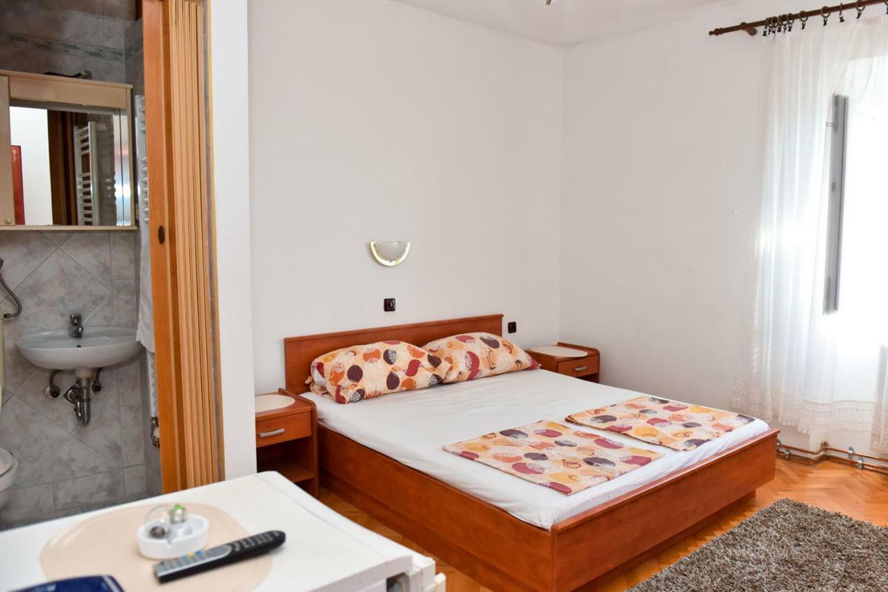Apartmans And Rooms "Slavica" Novaglia Esterno foto