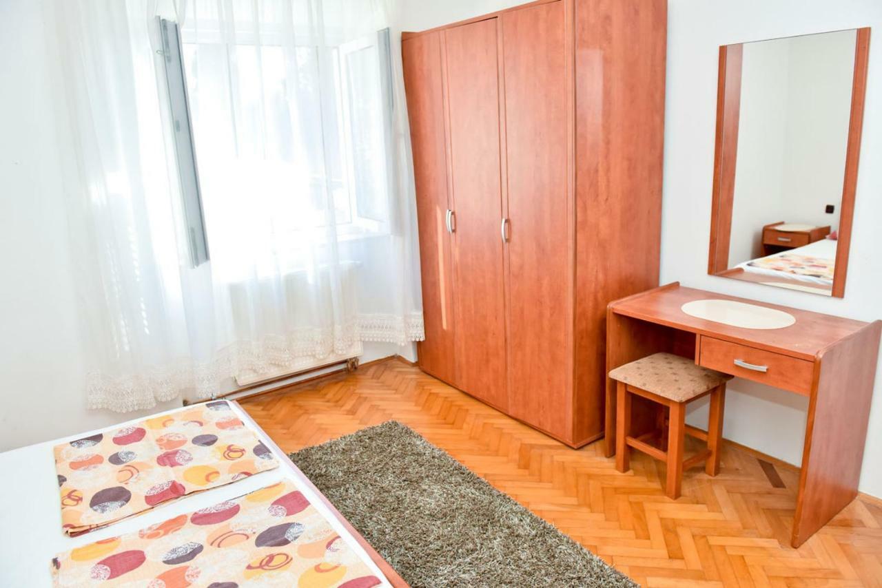 Apartmans And Rooms "Slavica" Novaglia Esterno foto