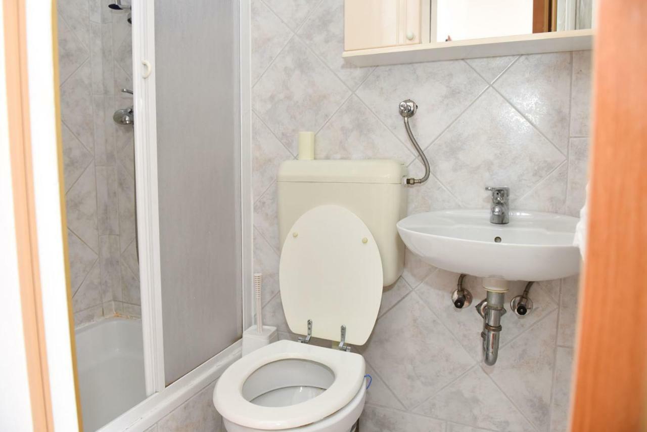 Apartmans And Rooms "Slavica" Novaglia Esterno foto