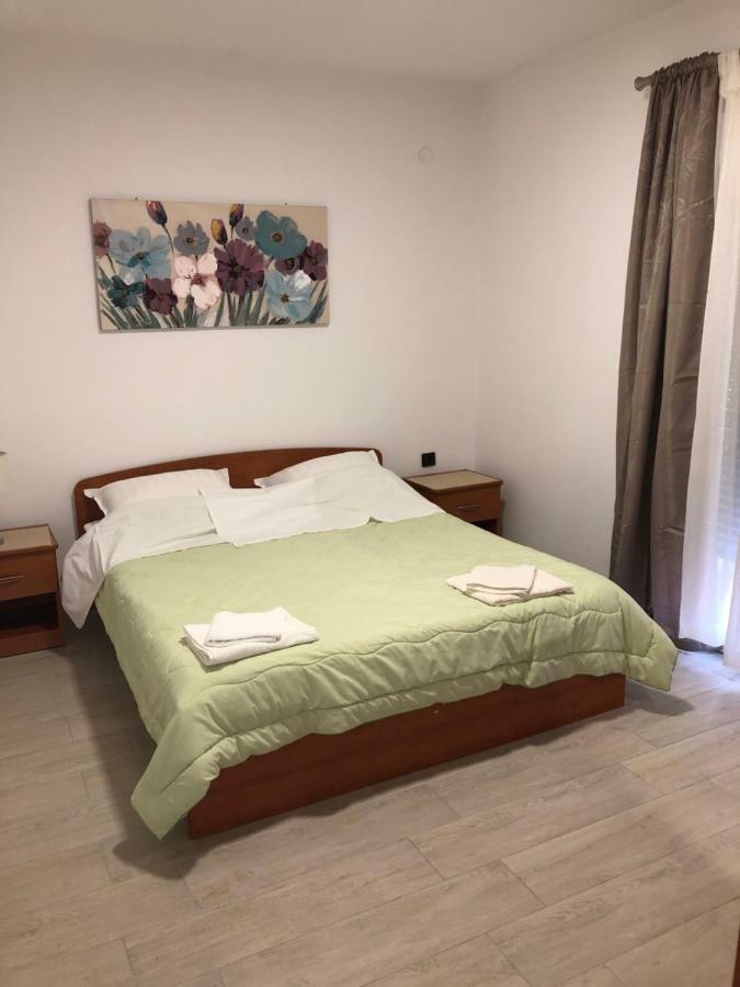 Apartmans And Rooms "Slavica" Novaglia Esterno foto